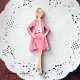 ピンクのスーツの女性 フランス 製 木製ボタン アトリエ ボヌール ドゥ ジュール