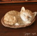 眠り猫 子猫 茶トラ 籠 置物 オブジェ 猫 ネコ ねこ キャットオーナメント C