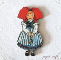 ハンジ HANSI アルザス  誕生日の女の子 フランス 製 木製ボタン アトリエ ボヌール ドゥ ジュール