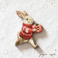 クリスマスプレゼントを持ったうさぎ フランス 製 木製ボタン アトリエ ボヌール ドゥ ジュール うさぎ ウサギ クリスマス プレゼント