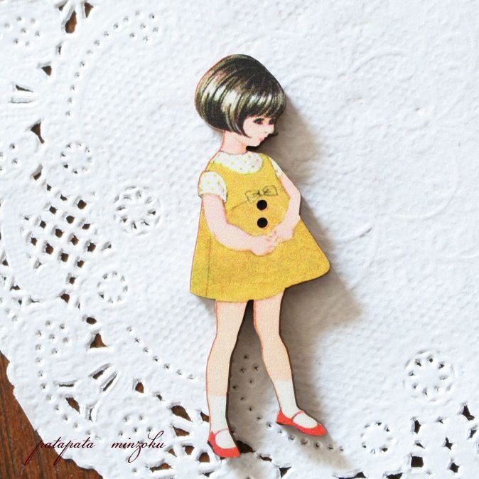 画像1: 黄色いドレスの女の子 フランス 製 木製ボタン アトリエ ボヌール ドゥ ジュール