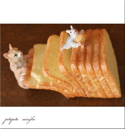 画像1: 食パン と 猫 と ねずみ  置物 オブジェ ネコ ねこ ねずみ キャット