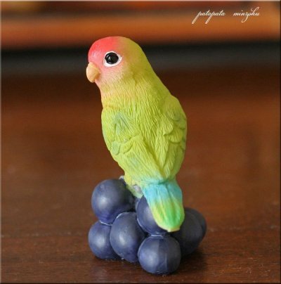 画像3: コザクラインコとブドウ ダイカイ オブジェ インコとフルーツシリーズ 置物 鳥 小鳥 インコ 雑貨