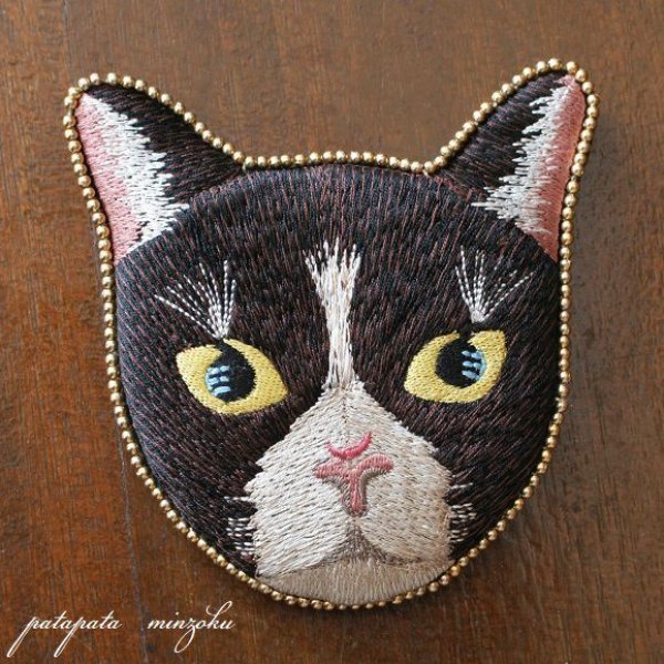 画像1: ハチワレ 猫 刺繍 ミラー 手鏡 キャット ねこ (1)