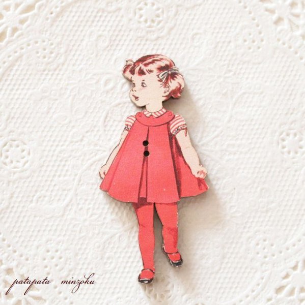 画像1: 赤いドレスの女の子 フランス 製 木製ボタン アトリエ ボヌール ドゥ ジュール (1)