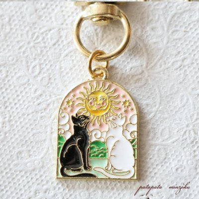 画像2: 猫 の キーホルダー タロットカード SUN 黒猫 白猫