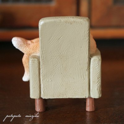 画像2: ソファ だらだらチェアキャット ベージュ 猫  プティフレンズ ダイカイ ミニチュア 置物 オブジェ ネコ ねこ ネコ 