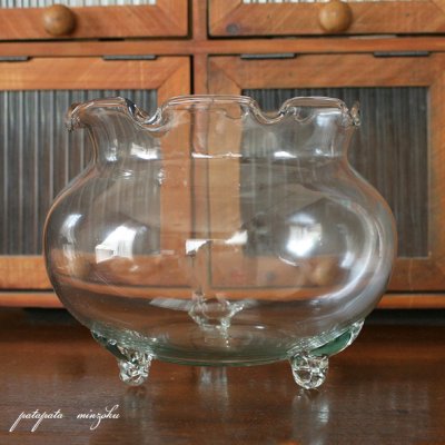 画像2: 金魚鉢 ガラス 硝子 フリル M 三脚 波口 水鉢 鉢 睡蓮鉢 プランター 金魚 水槽 小物入れ 置物 オブジェ 