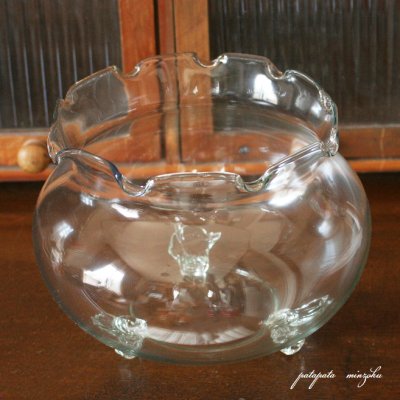画像1: 金魚鉢 ガラス 硝子 フリル M 三脚 波口 水鉢 鉢 睡蓮鉢 プランター 金魚 水槽 小物入れ 置物 オブジェ 