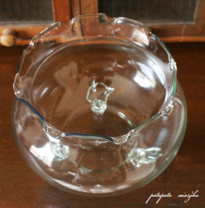 画像3: 金魚鉢 ガラス 硝子 フリル M 三脚 波口 水鉢 鉢 睡蓮鉢 プランター 金魚 水槽 小物入れ 置物 オブジェ 