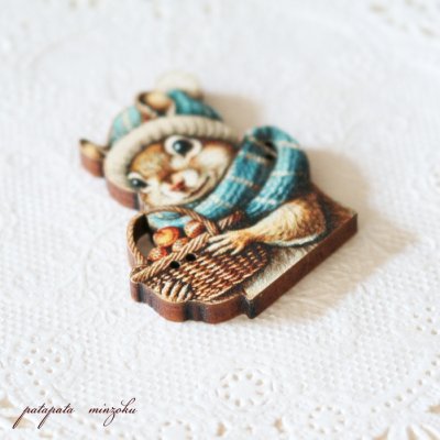 画像1: バスケットを持ったリス フランス 製 木製ボタン アトリエ ボヌール ドゥ ジュール リス