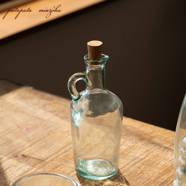 レトロ　吹きガラス　ボトル　瓶　スペイン　シャビー